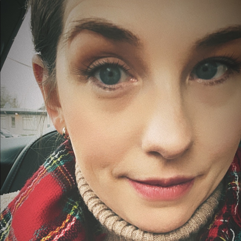 Meet your Posher, Adrienne